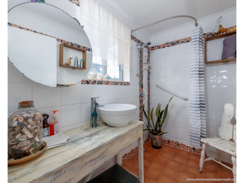 76 Bathurst Street, Elliott Heads QLD 4670