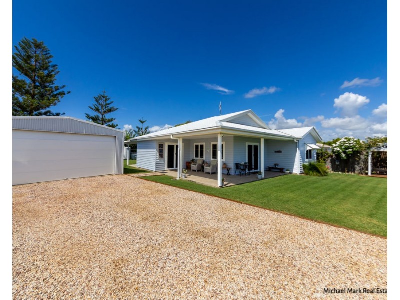 24 Moore Street, Elliott Heads QLD 4670