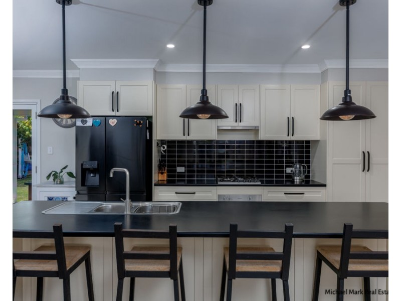 24 Moore Street, Elliott Heads QLD 4670
