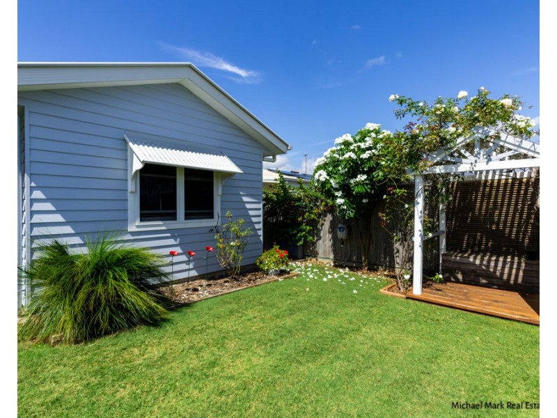 24 Moore Street, Elliott Heads QLD 4670