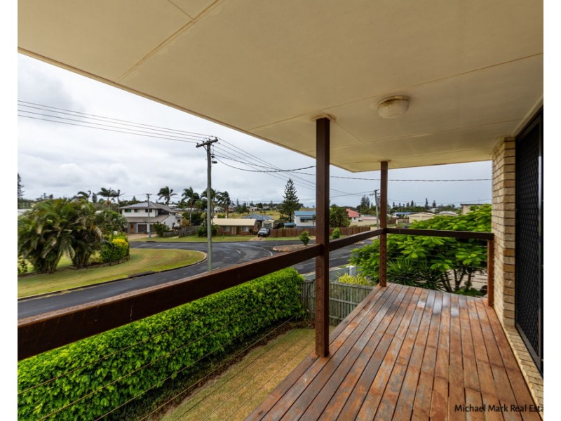 25 Blue Water Drive, Elliott Heads QLD 4670