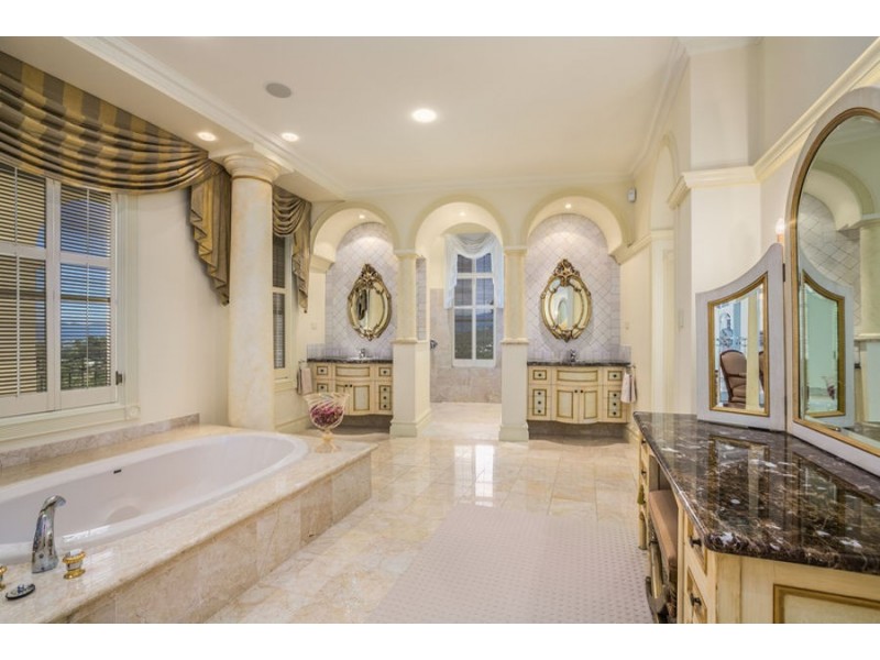 21 Knott Court, Whitfield QLD 4870