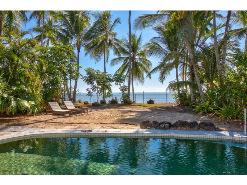 40 Hibiscus Lane, Holloways Beach QLD 4878