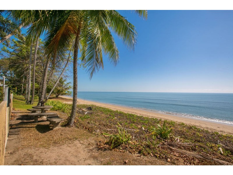 40 Hibiscus Lane, Holloways Beach QLD 4878