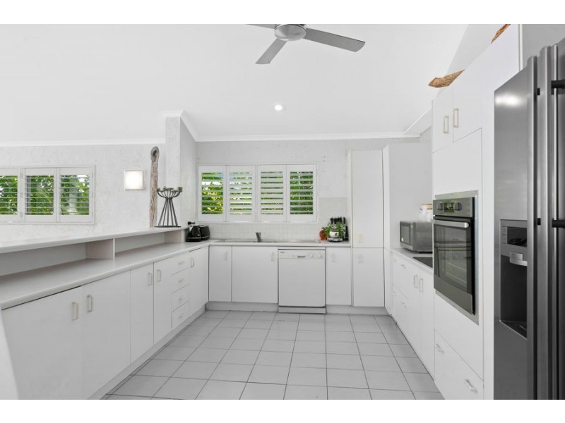 40 Hibiscus Lane, Holloways Beach QLD 4878