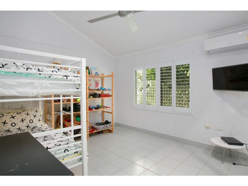 40 Hibiscus Lane, Holloways Beach QLD 4878