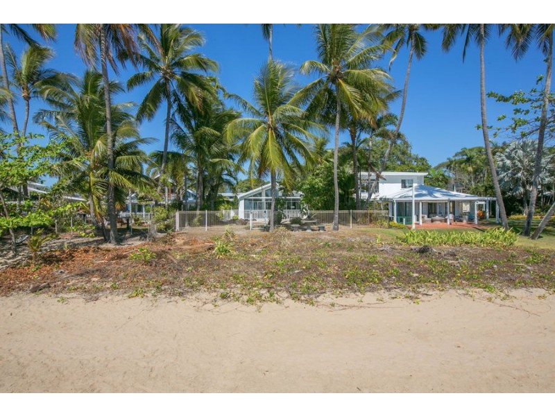 40 Hibiscus Lane, Holloways Beach QLD 4878