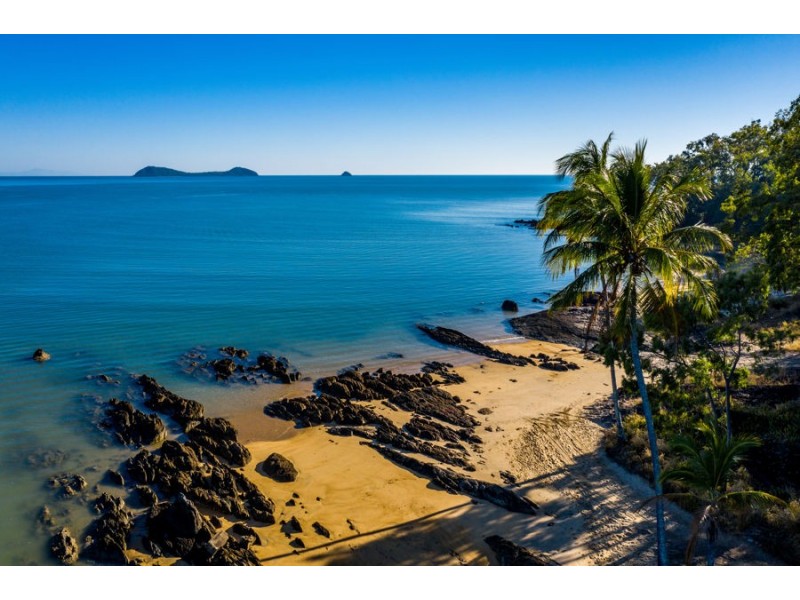 1 Taylor Point, Trinity Beach QLD 4879