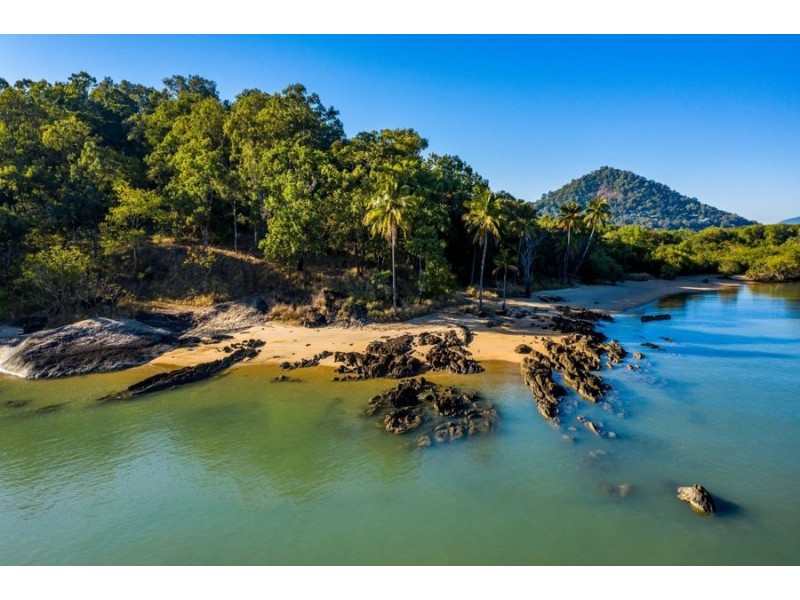1 Taylor Point, Trinity Beach QLD 4879