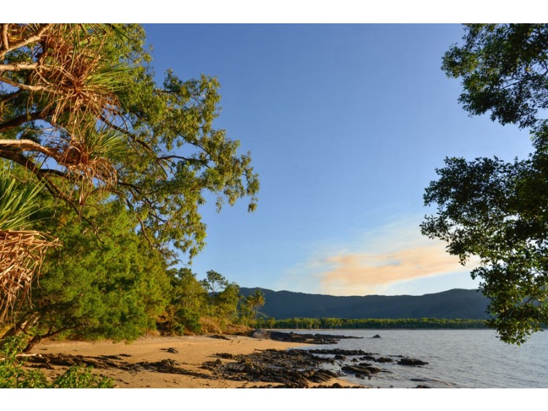 1 Taylor Point, Trinity Beach QLD 4879