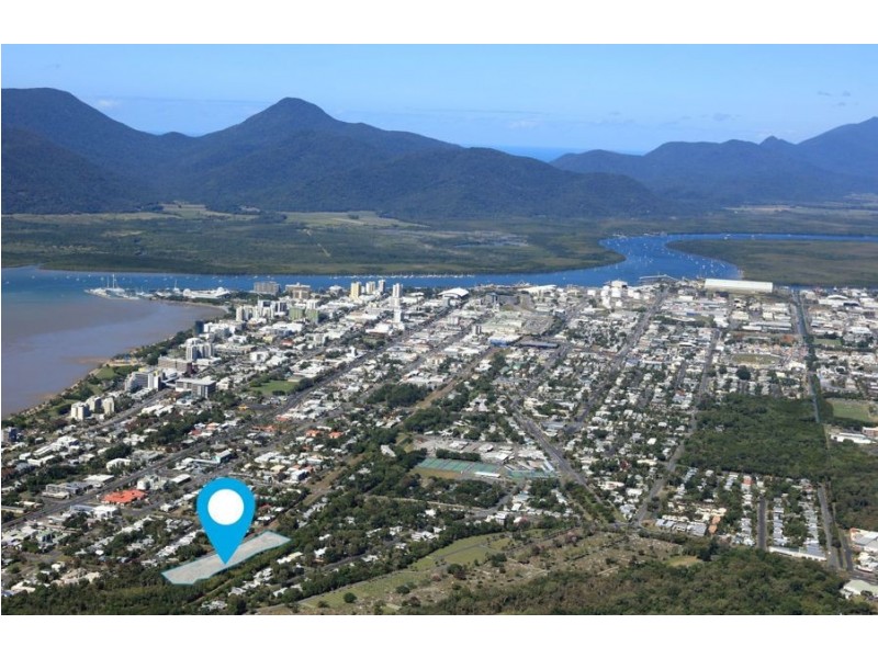39 Law Street, Cairns North QLD 4870