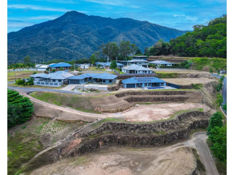 8 Akame Avenue, Caravonica QLD 4878