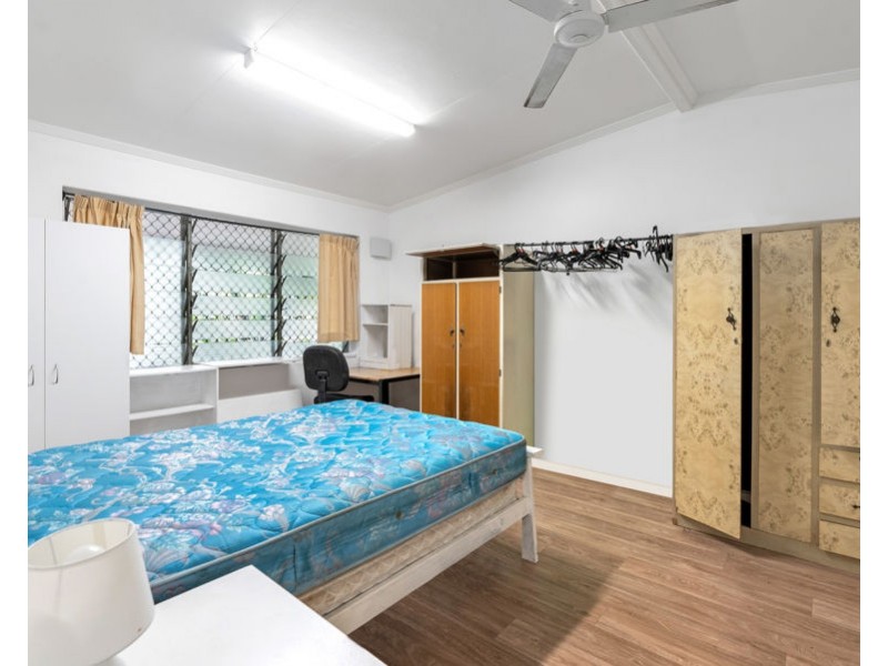 35 Digger Street, Cairns North QLD 4870