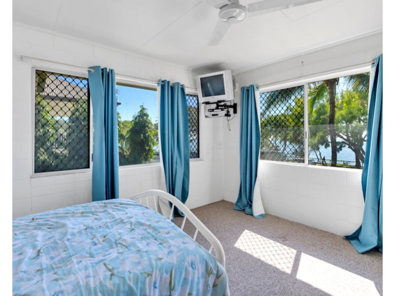 65 Casuarina Street, Holloways Beach QLD 4878