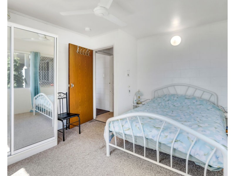 65 Casuarina Street, Holloways Beach QLD 4878