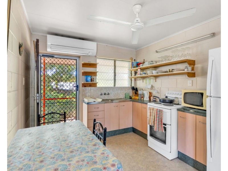 65 Casuarina Street, Holloways Beach QLD 4878