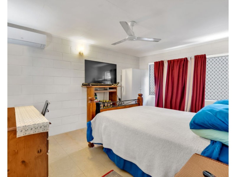 65 Casuarina Street, Holloways Beach QLD 4878