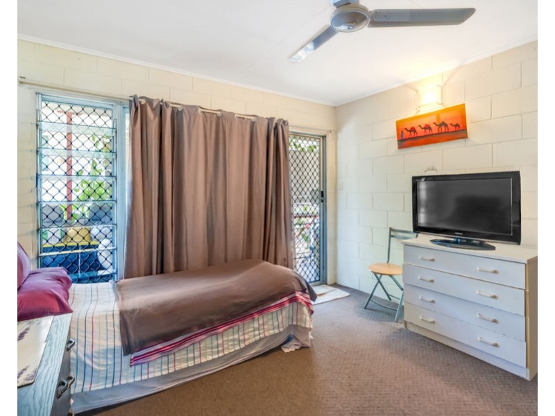 65 Casuarina Street, Holloways Beach QLD 4878