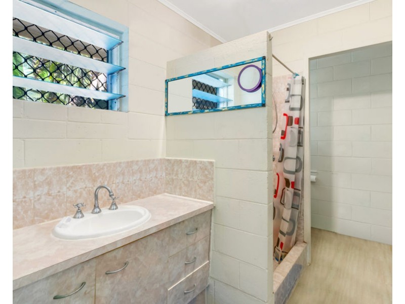 65 Casuarina Street, Holloways Beach QLD 4878