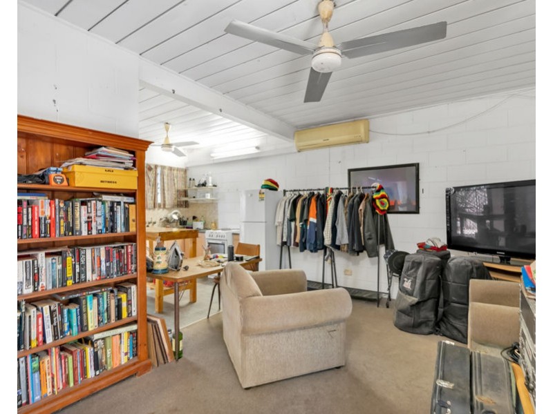 65 Casuarina Street, Holloways Beach QLD 4878