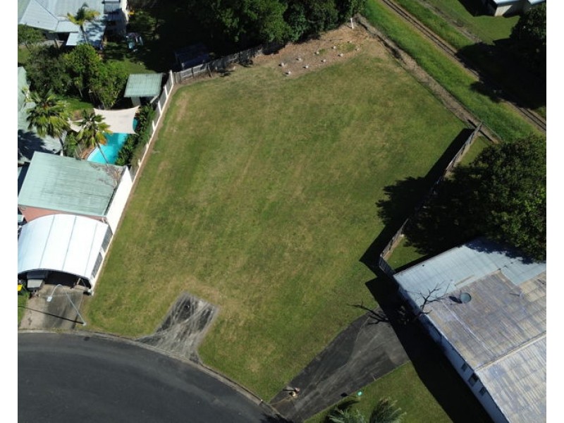 21 Serissa Street, Mooroobool QLD 4870