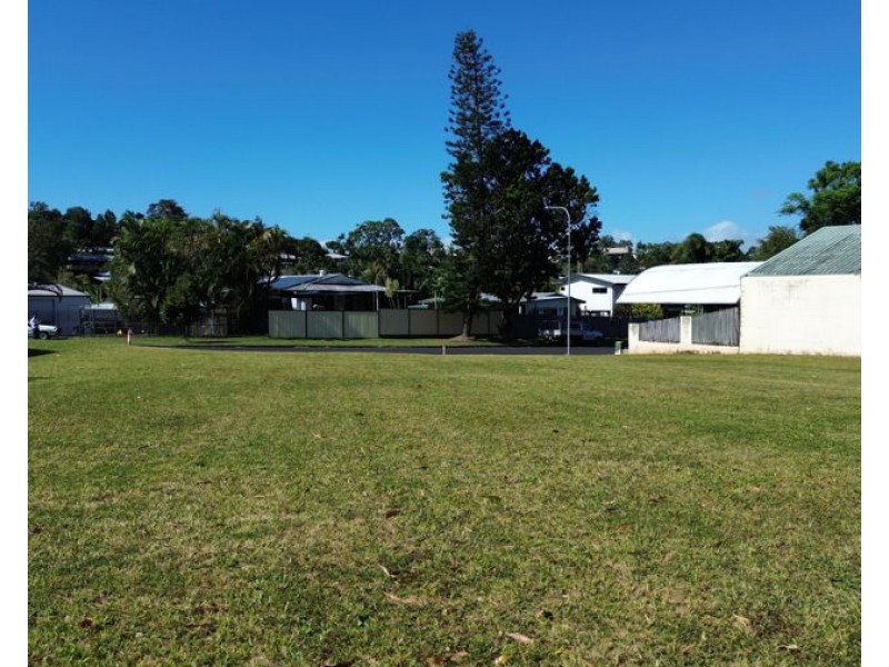 21 Serissa Street, Mooroobool QLD 4870