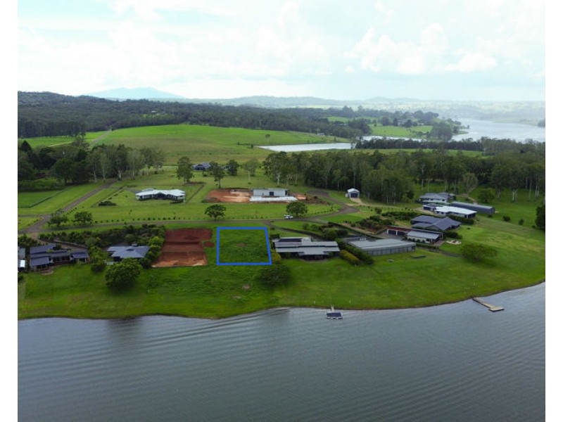 10 Barefoot Boulevard, Barrine QLD 4872