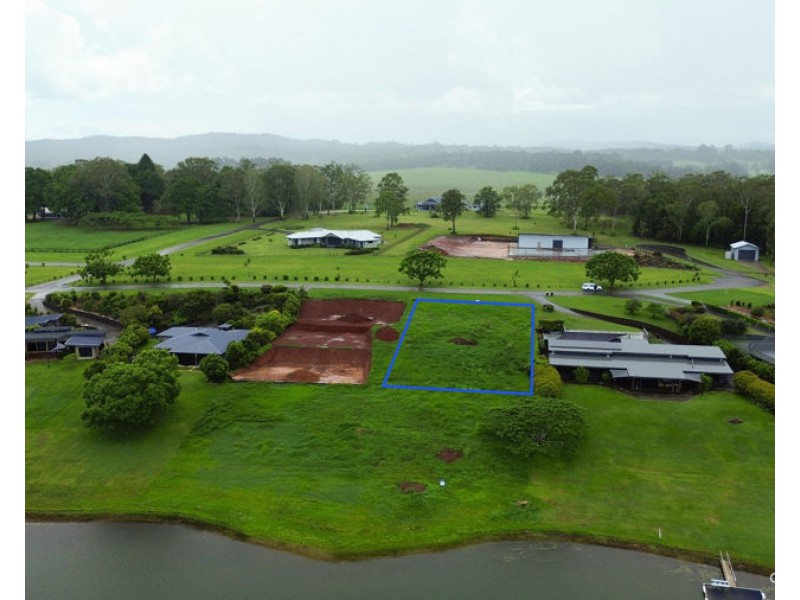 10 Barefoot Boulevard, Barrine QLD 4872