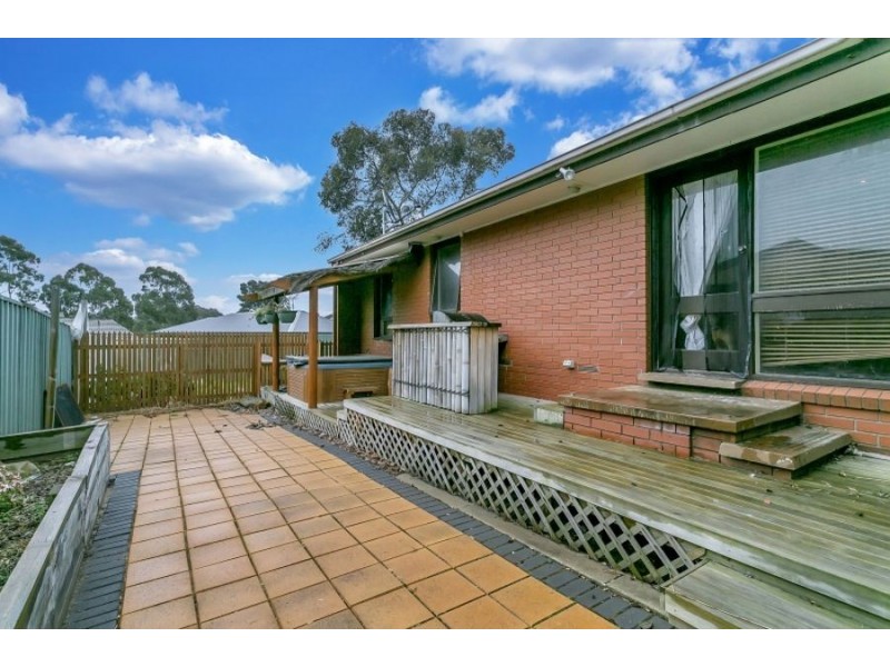 27 Helsinki Road, Hackham West SA 5163