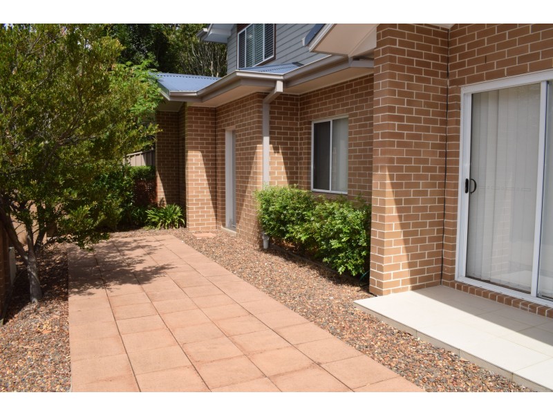 1/2 Lushington Street, East Gosford NSW 2250