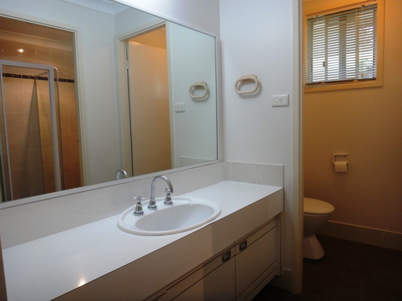1 Pangari Close, Wyoming NSW 2250
