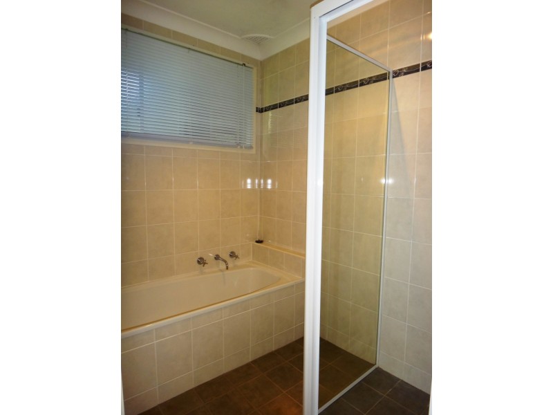 1 Pangari Close, Wyoming NSW 2250