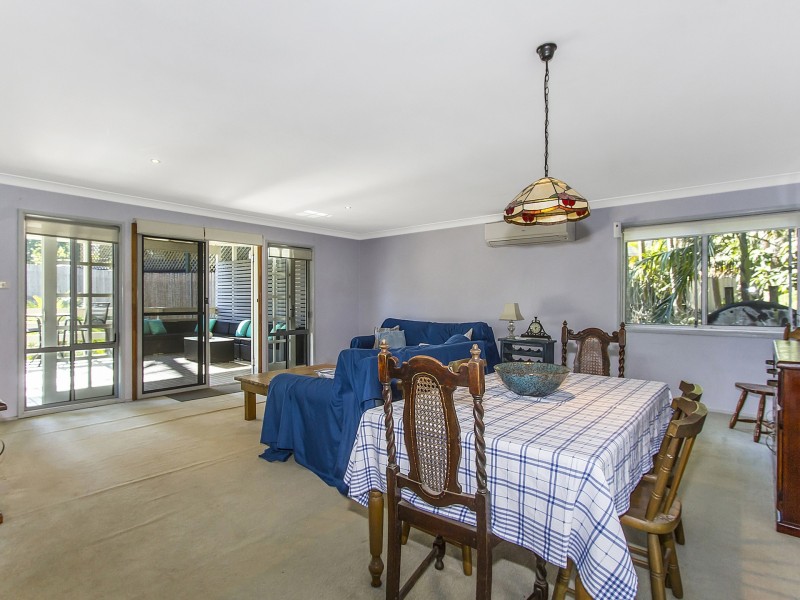 4 Hamish Crescent, Wyoming NSW 2250