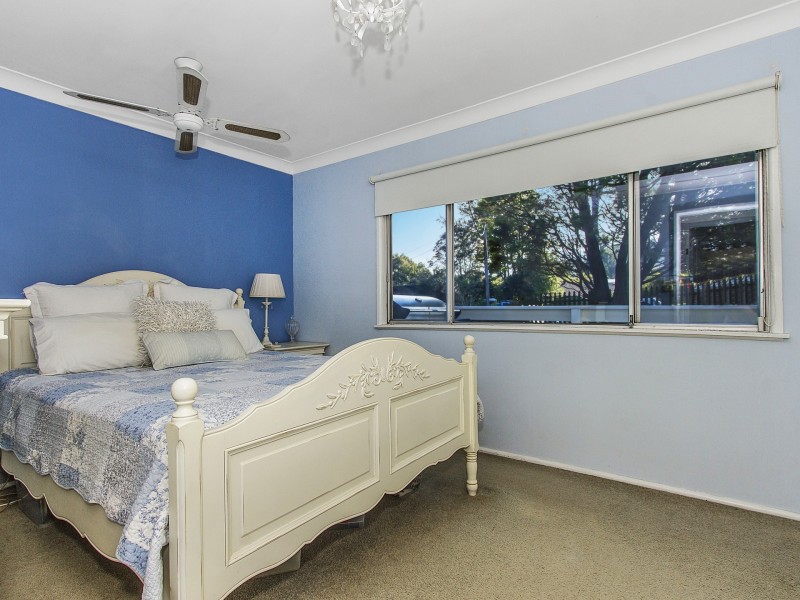 4 Hamish Crescent, Wyoming NSW 2250