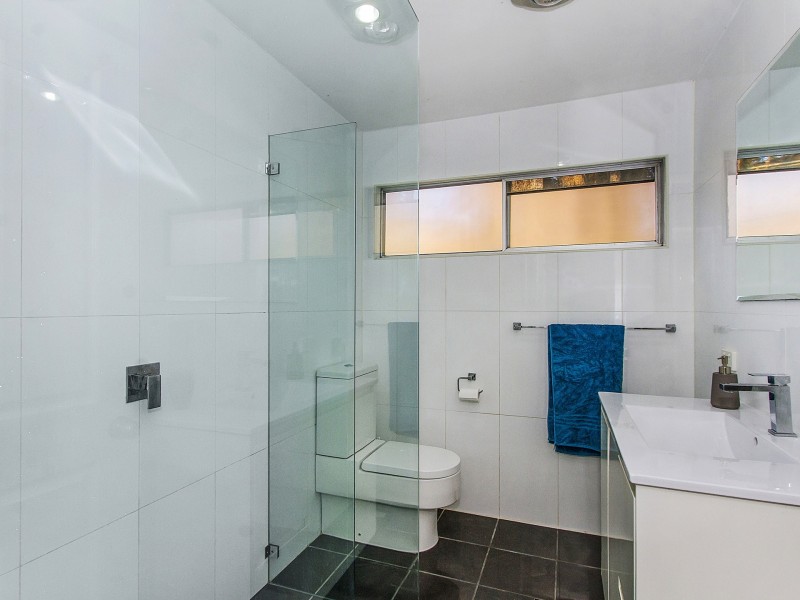 4 Hamish Crescent, Wyoming NSW 2250