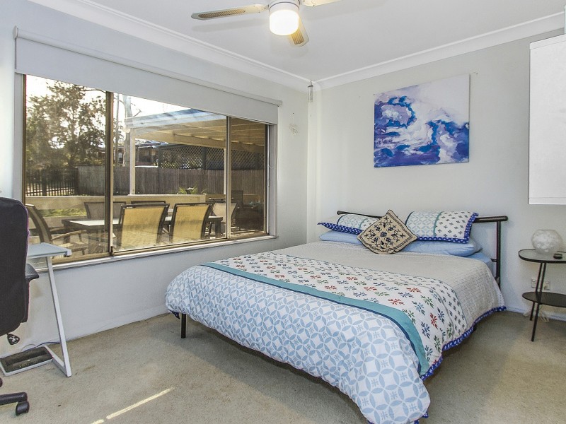 4 Hamish Crescent, Wyoming NSW 2250