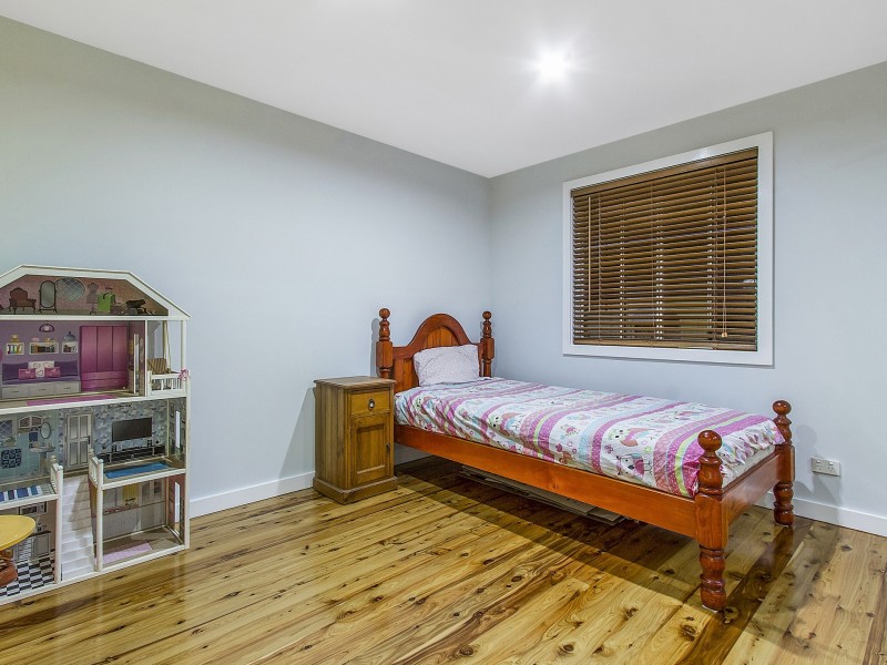 18 Dalton Street, Wyoming NSW 2250