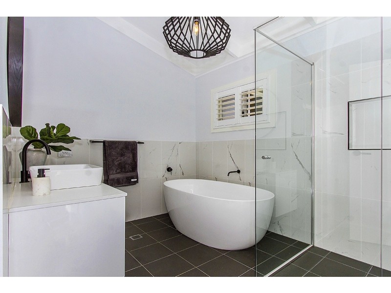 11 Rubie Crescent, East Gosford NSW 2250