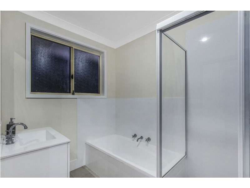2/2 Pankhurst Place, Kariong NSW 2250