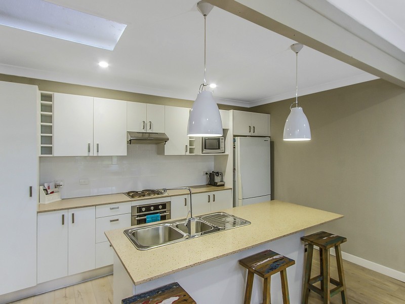 21 Angus Avenue, Wyoming NSW 2250