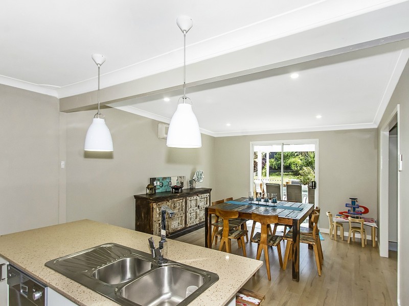 21 Angus Avenue, Wyoming NSW 2250