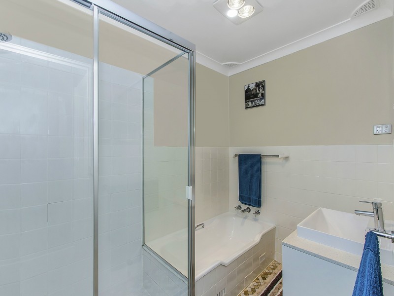 21 Angus Avenue, Wyoming NSW 2250