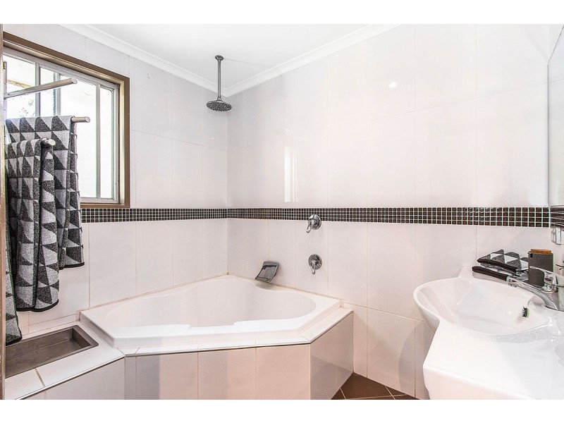 37 Barree Avenue, Narara NSW 2250