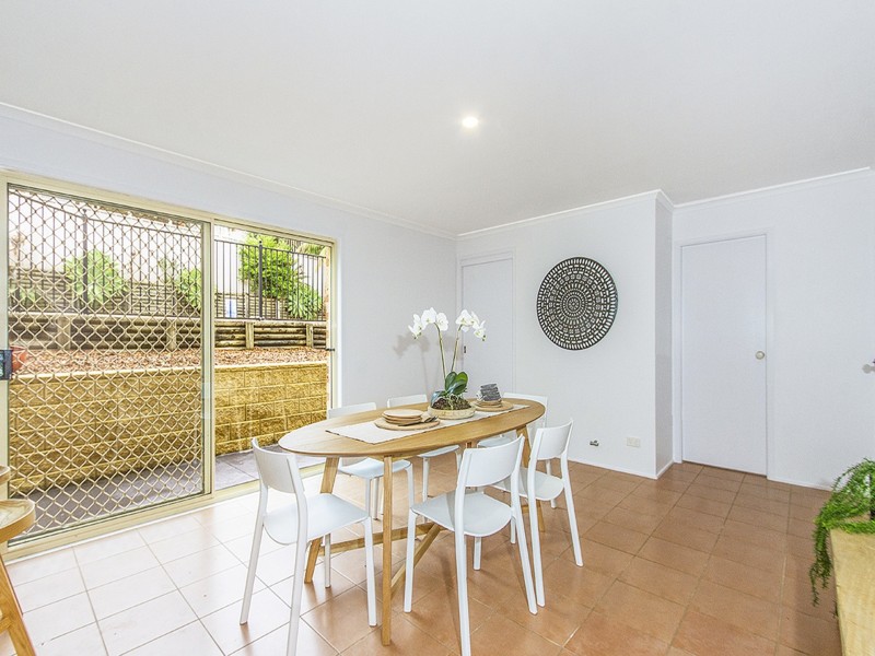 8 Woodbine Close, Lisarow NSW 2250