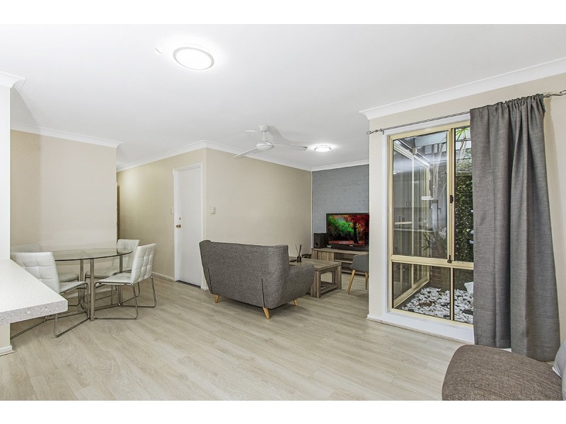 2/2 Pankhurst Place, Kariong NSW 2250