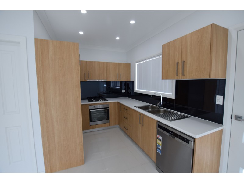 18 Ronald Avenue, Wyoming NSW 2250