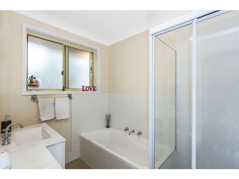2/2 Pankhurst Place, Kariong NSW 2250