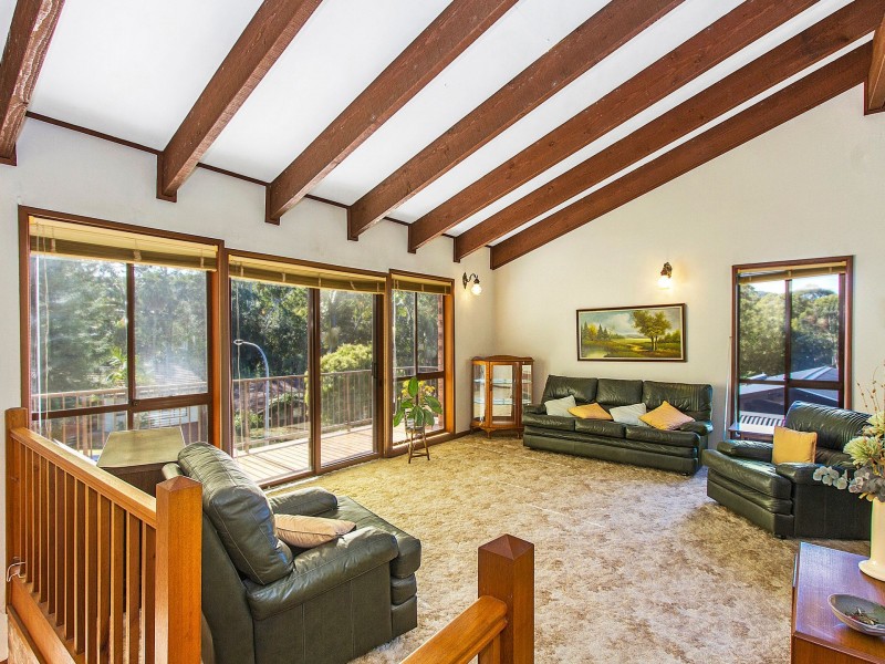 6 Crawford Crescent, Wyoming NSW 2250