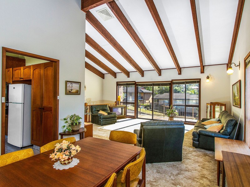 6 Crawford Crescent, Wyoming NSW 2250
