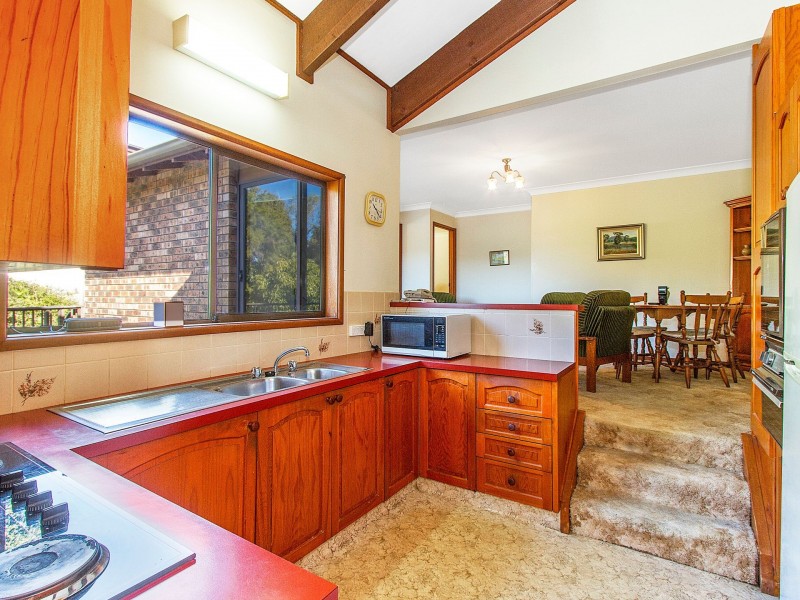 6 Crawford Crescent, Wyoming NSW 2250